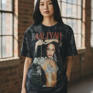 Aaliyah Graphic Tee in Black